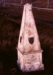 Type 5 obelisk ay Oxhey (no 50)